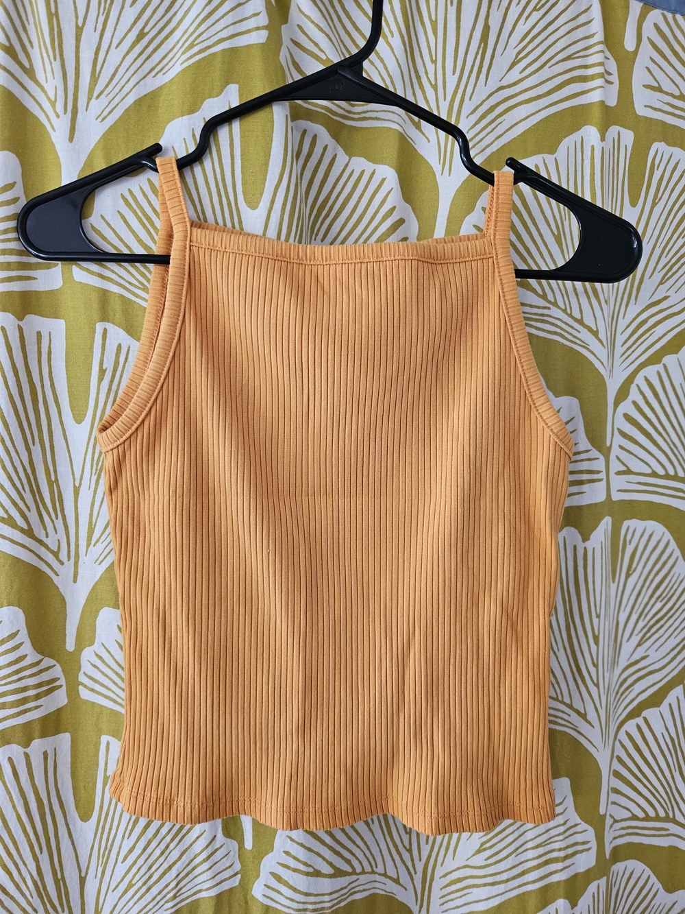 Old Navy Ribbed Cropped Tank Top in Peach